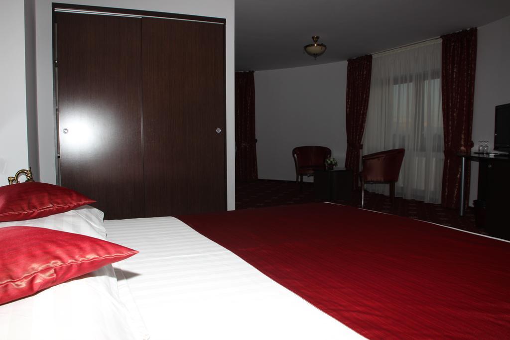 Hotel Royal 2 Urziceni 外观 照片