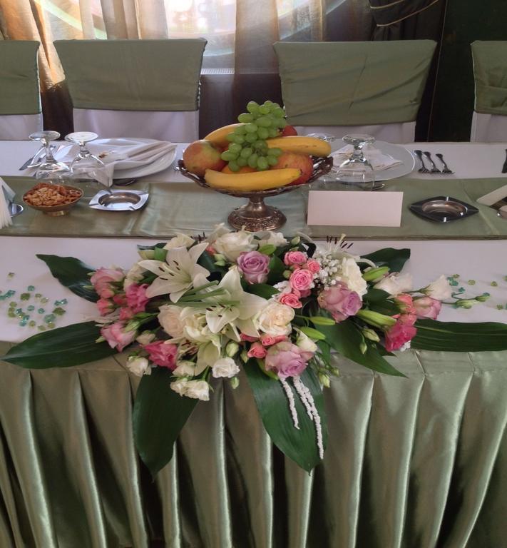 Hotel Royal 2 Urziceni 外观 照片