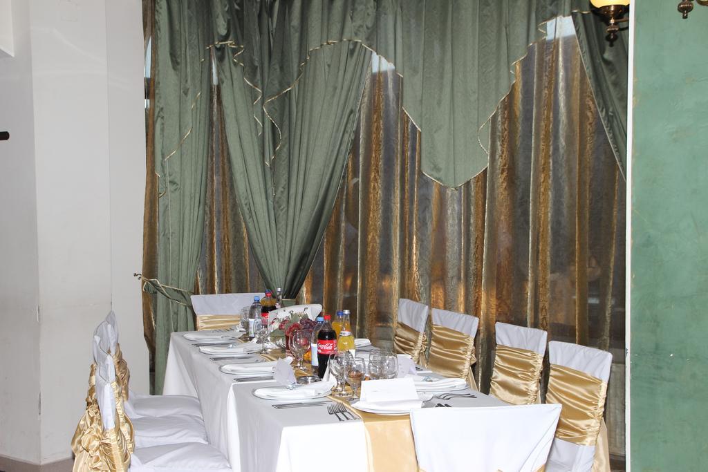 Hotel Royal 2 Urziceni 外观 照片